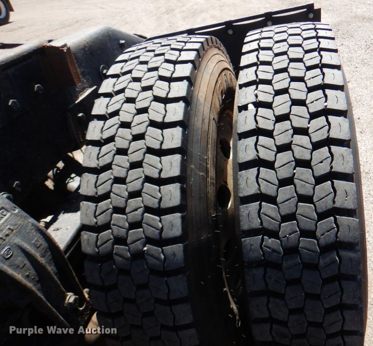 image for item IQ9311 1998 Peterbilt 378  semi truck