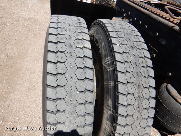 image for item IQ9311 1998 Peterbilt 378  semi truck