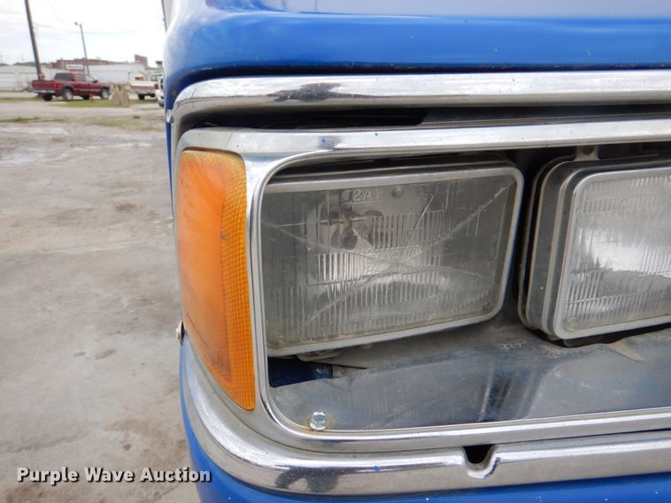 image for item IQ9459 1996 Peterbilt 377  dump truck