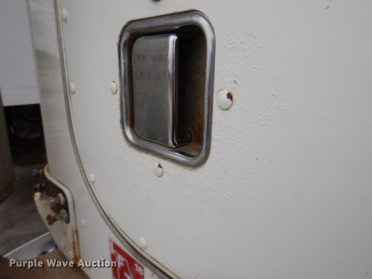 image for item IQ9459 1996 Peterbilt 377  dump truck