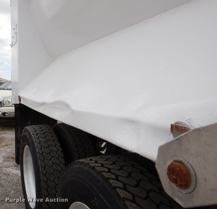 image for item IQ9459 1996 Peterbilt 377  dump truck