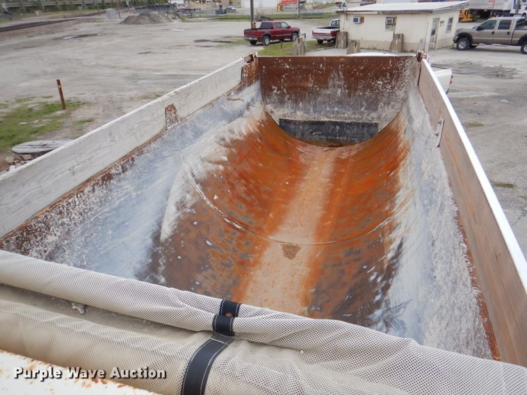 image for item IQ9459 1996 Peterbilt 377  dump truck