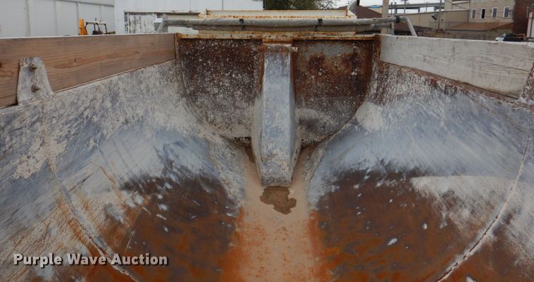 image for item IQ9459 1996 Peterbilt 377  dump truck