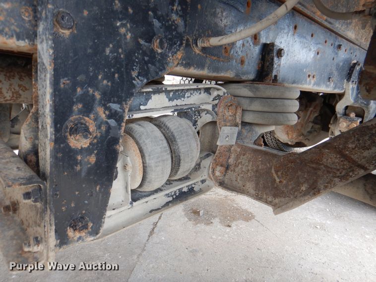 image for item IQ9459 1996 Peterbilt 377  dump truck