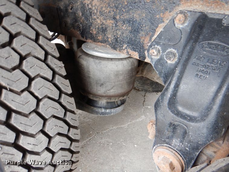 image for item IQ9459 1996 Peterbilt 377  dump truck