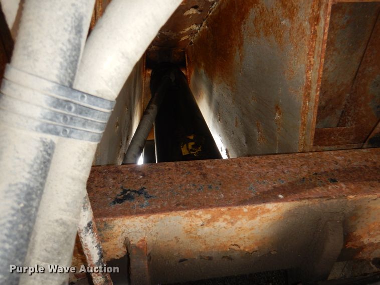 image for item IQ9459 1996 Peterbilt 377  dump truck