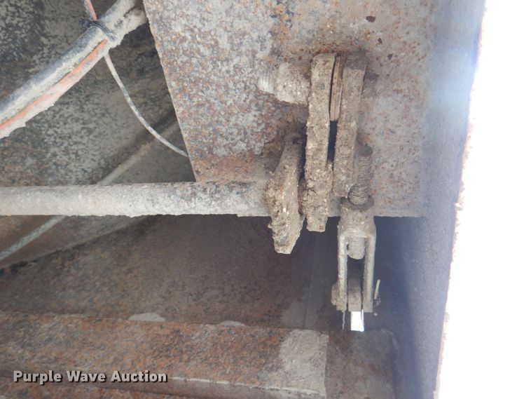 image for item IQ9459 1996 Peterbilt 377  dump truck