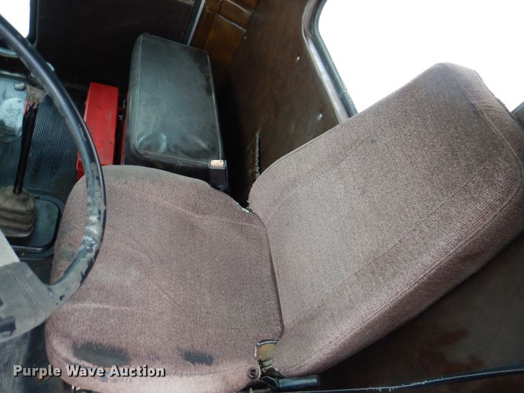 image for item IQ9459 1996 Peterbilt 377  dump truck