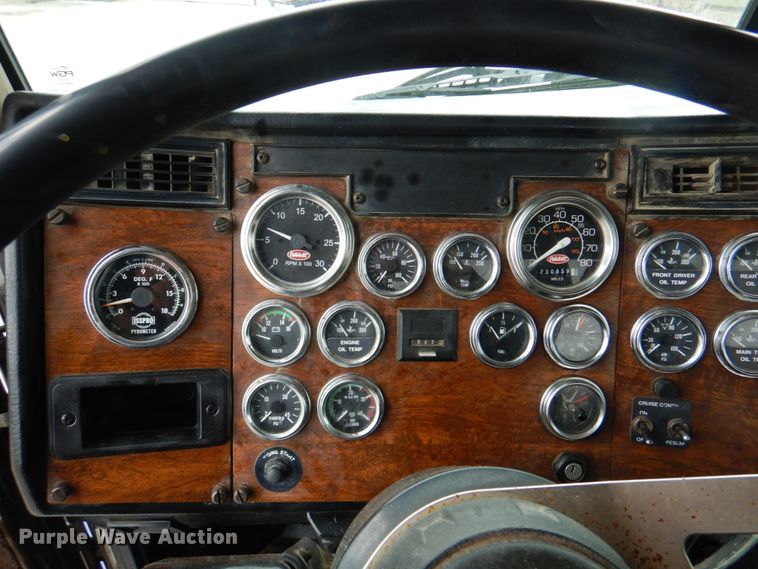 image for item IQ9459 1996 Peterbilt 377  dump truck