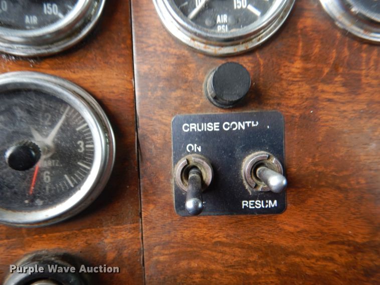 image for item IQ9459 1996 Peterbilt 377  dump truck