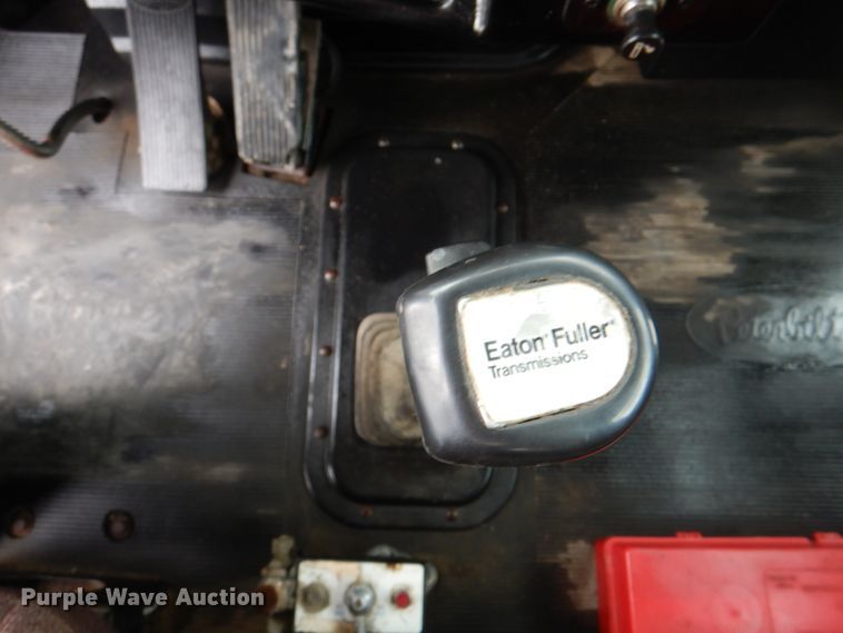 image for item IQ9459 1996 Peterbilt 377  dump truck