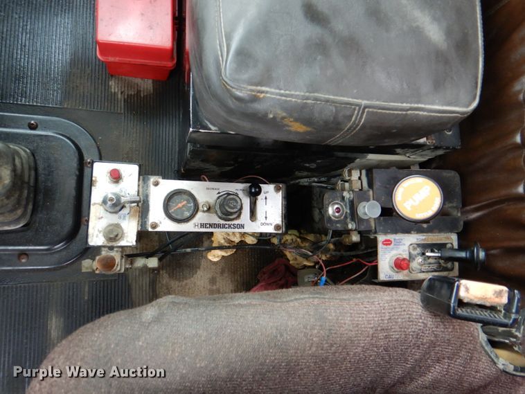 image for item IQ9459 1996 Peterbilt 377  dump truck