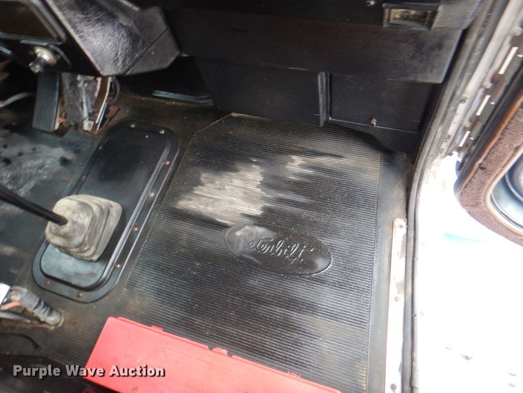 image for item IQ9459 1996 Peterbilt 377  dump truck