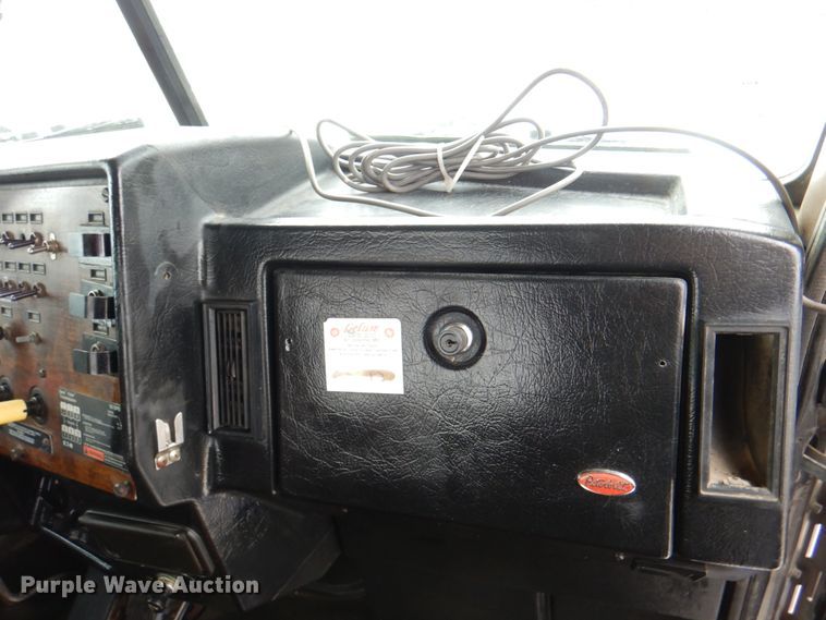 image for item IQ9459 1996 Peterbilt 377  dump truck