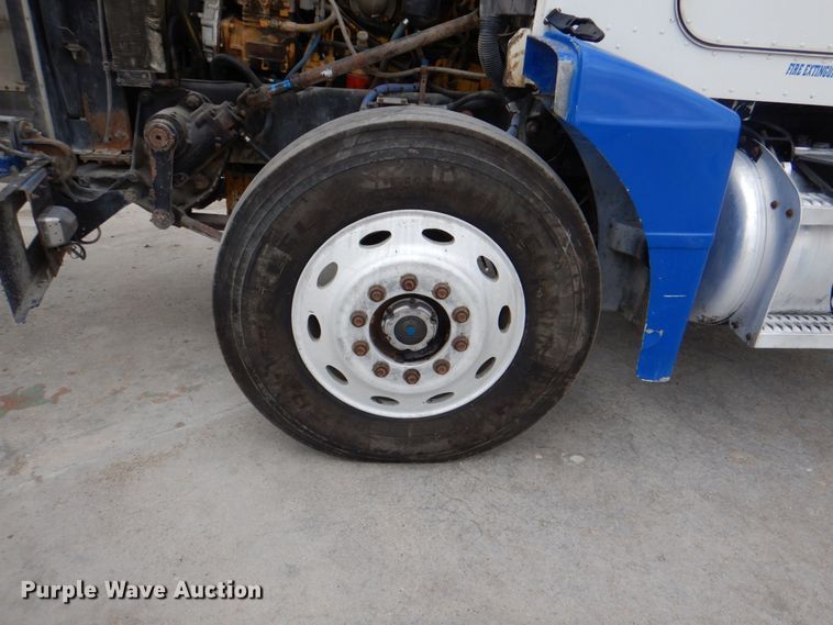 image for item IQ9459 1996 Peterbilt 377  dump truck