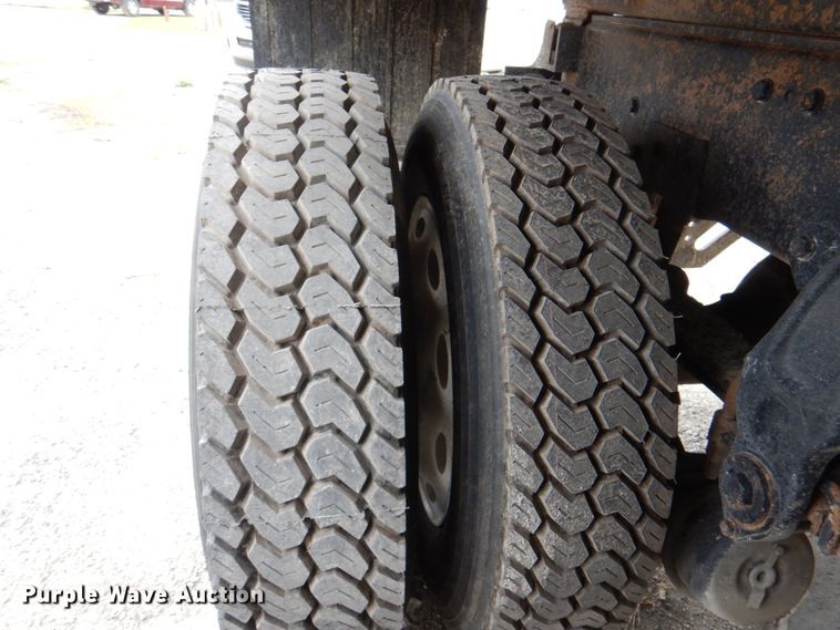 image for item IQ9459 1996 Peterbilt 377  dump truck