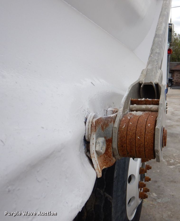 image for item IQ9459 1996 Peterbilt 377  dump truck