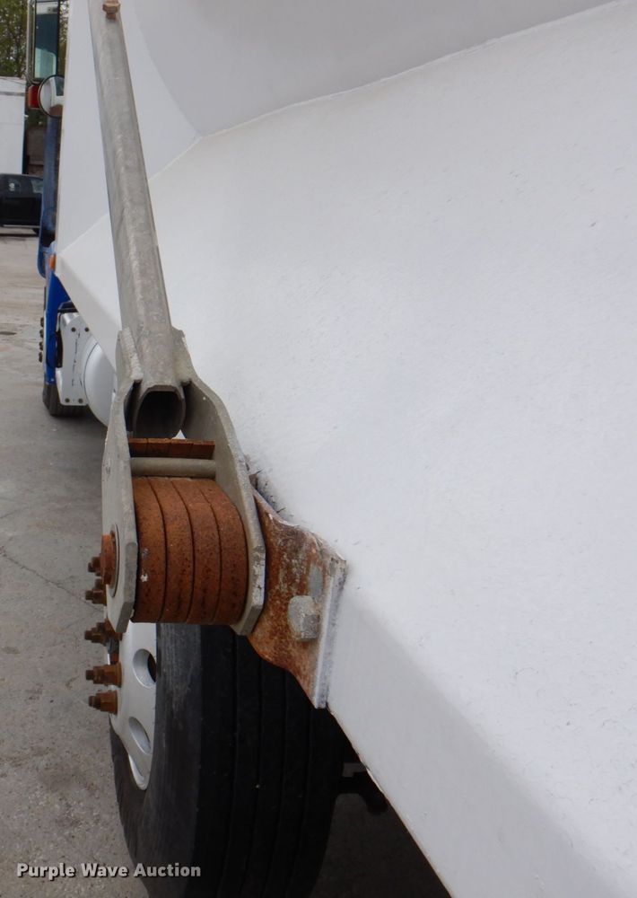 image for item IQ9459 1996 Peterbilt 377  dump truck