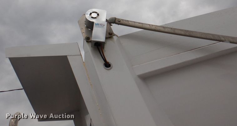 image for item IQ9459 1996 Peterbilt 377  dump truck