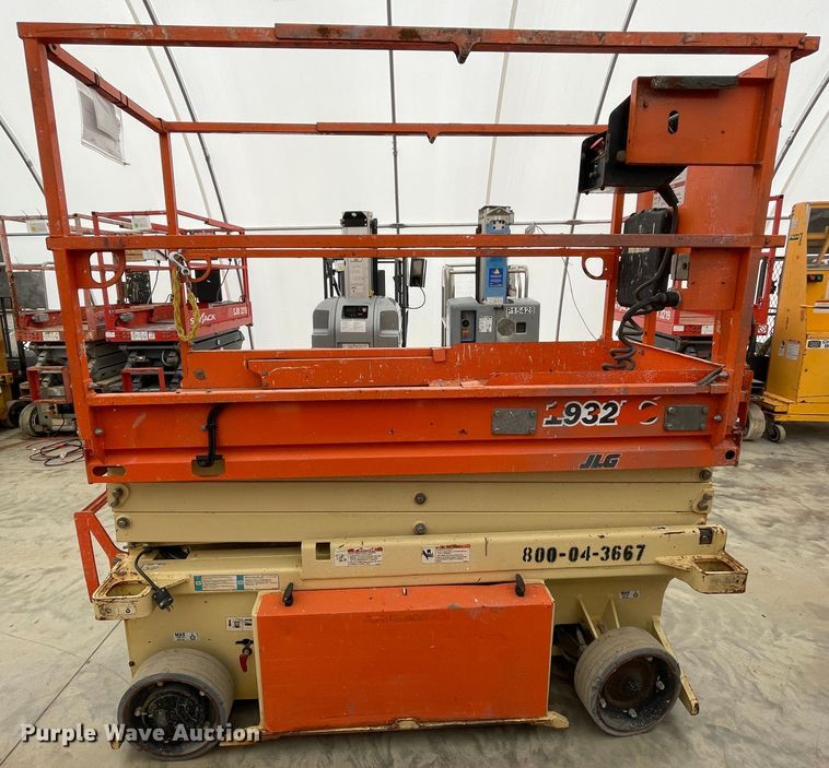 image for item IR9814 2015 JLG 1932RS  scissor lift