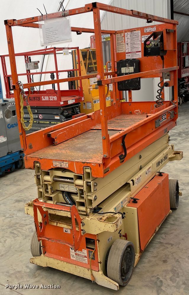 image for item IR9814 2015 JLG 1932RS  scissor lift