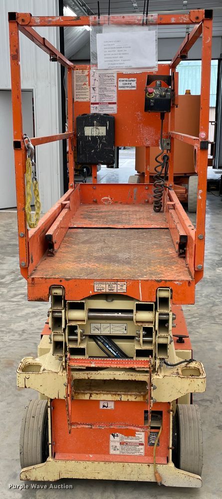 image for item IR9814 2015 JLG 1932RS  scissor lift