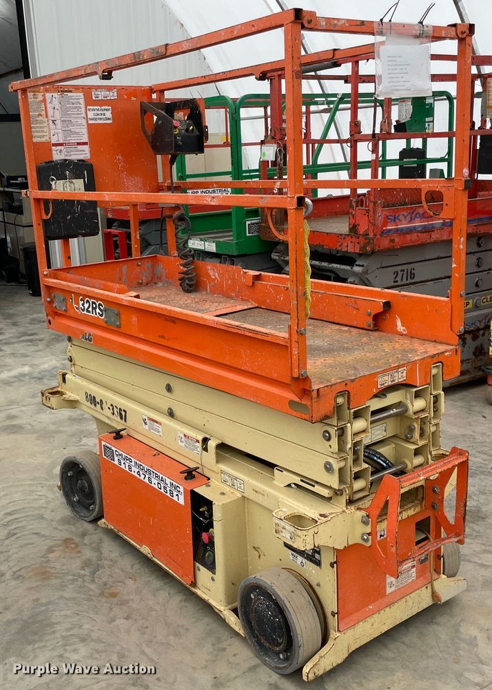 image for item IR9814 2015 JLG 1932RS  scissor lift