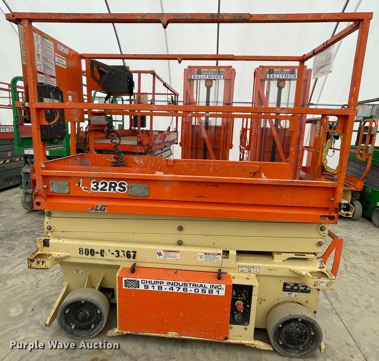 image for item IR9814 2015 JLG 1932RS  scissor lift