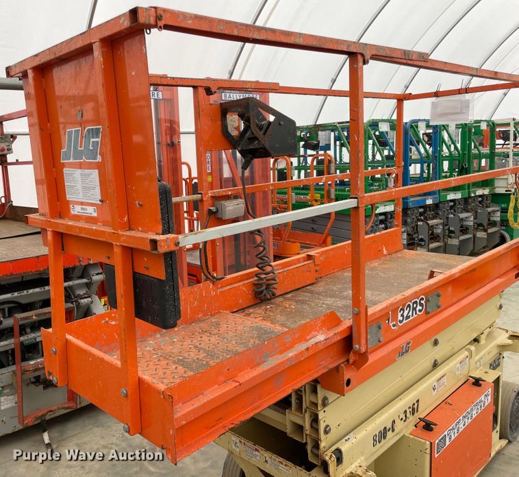 image for item IR9814 2015 JLG 1932RS  scissor lift