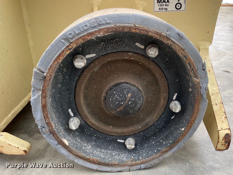 image for item IR9814 2015 JLG 1932RS  scissor lift