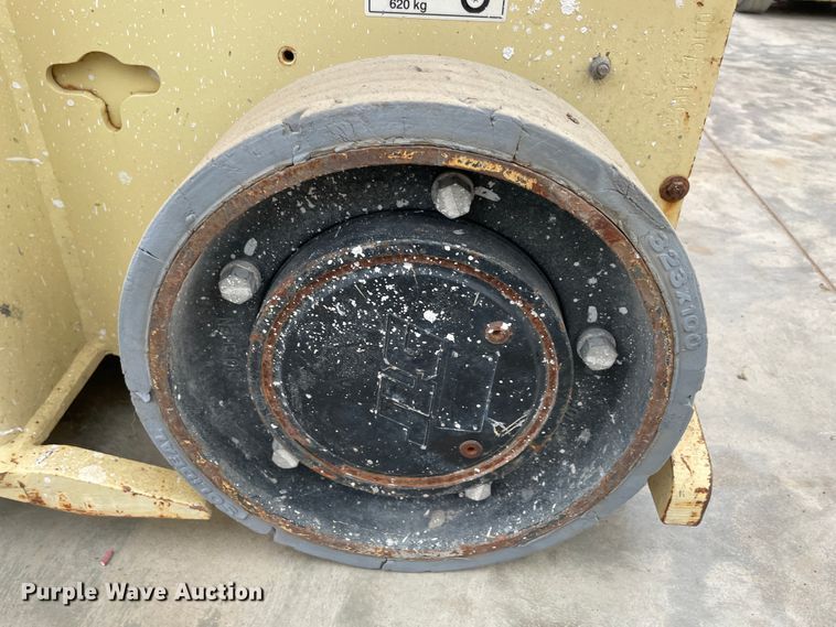 image for item IR9814 2015 JLG 1932RS  scissor lift