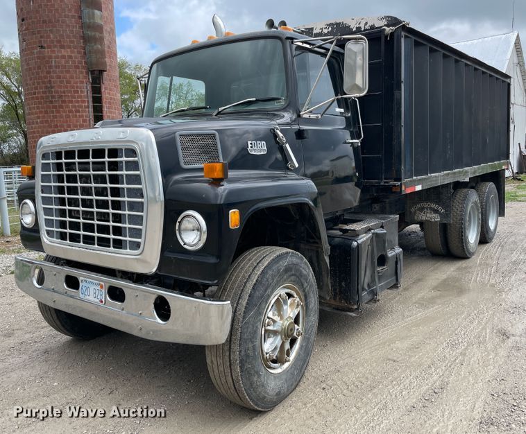 image for item IR9866 1982 Ford L9000  dump truck