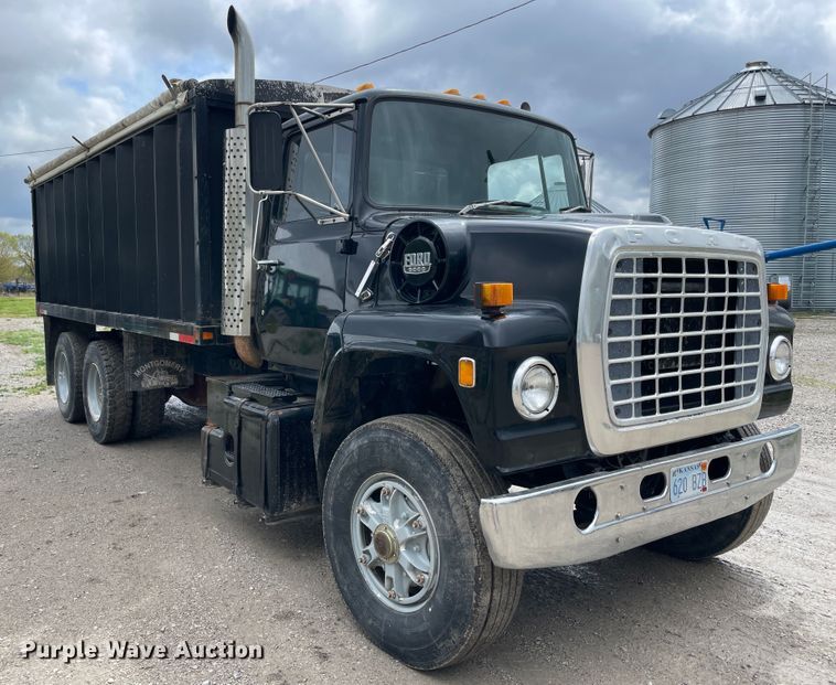 image for item IR9866 1982 Ford L9000  dump truck