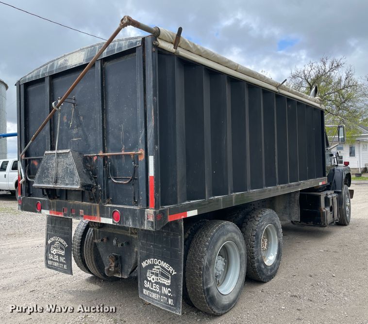 image for item IR9866 1982 Ford L9000  dump truck