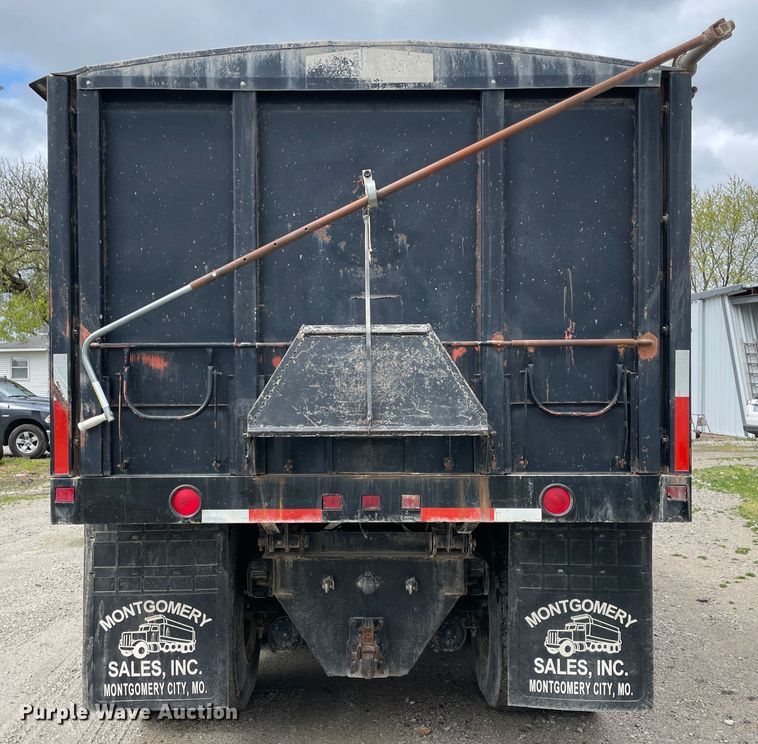 image for item IR9866 1982 Ford L9000  dump truck