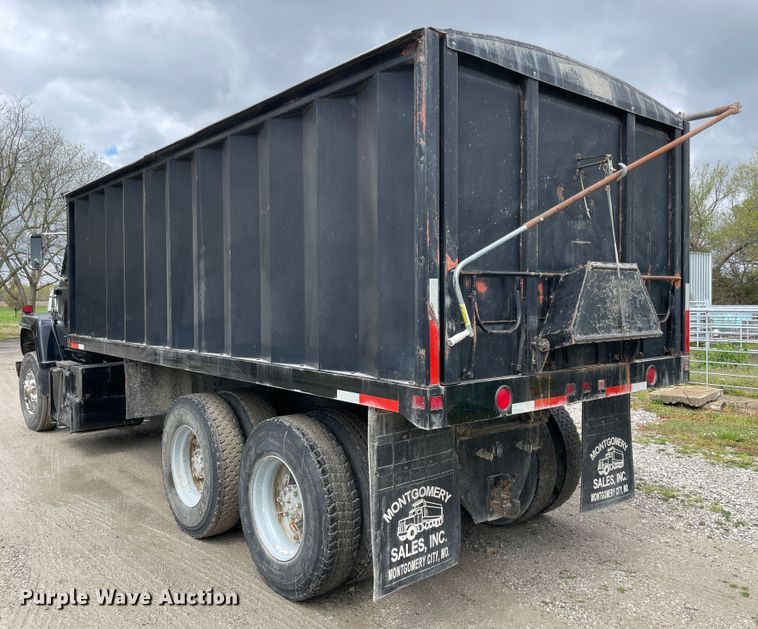 image for item IR9866 1982 Ford L9000  dump truck