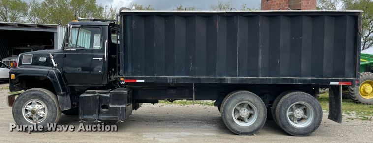 image for item IR9866 1982 Ford L9000  dump truck
