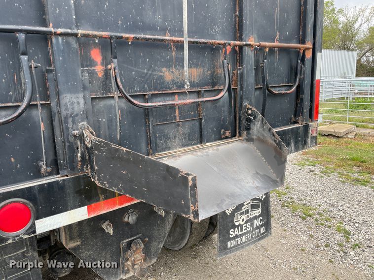 image for item IR9866 1982 Ford L9000  dump truck