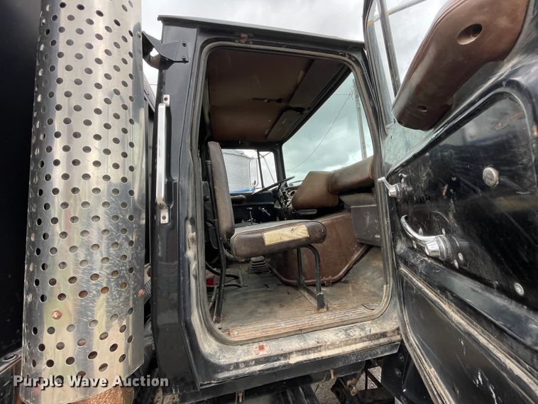 image for item IR9866 1982 Ford L9000  dump truck