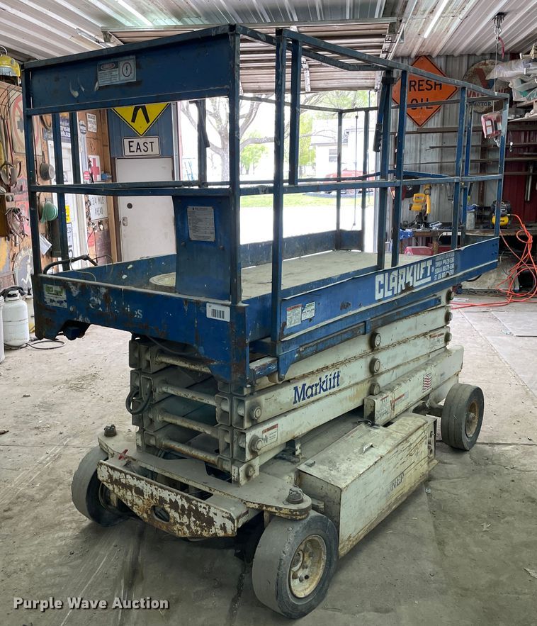 image for item IR9872 1994 Clarklift CH26NEP  scissor lift