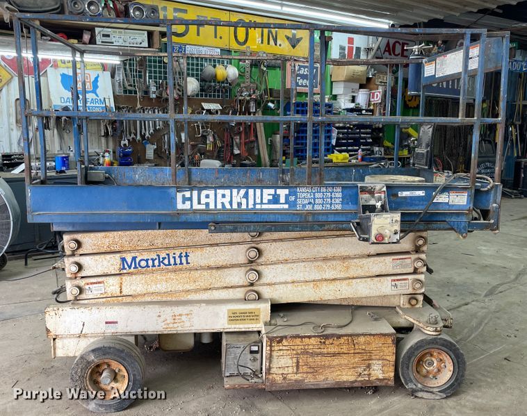 image for item IR9872 1994 Clarklift CH26NEP  scissor lift