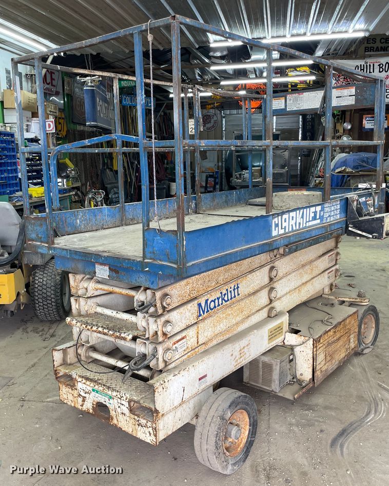 image for item IR9872 1994 Clarklift CH26NEP  scissor lift