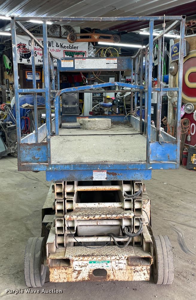 image for item IR9872 1994 Clarklift CH26NEP  scissor lift