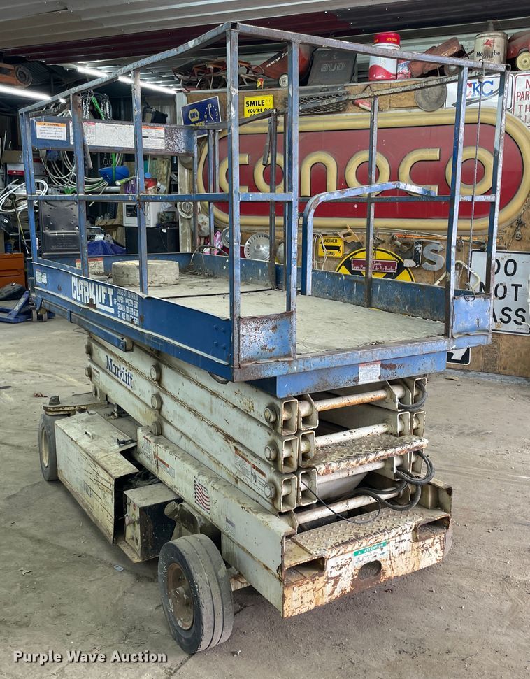 image for item IR9872 1994 Clarklift CH26NEP  scissor lift