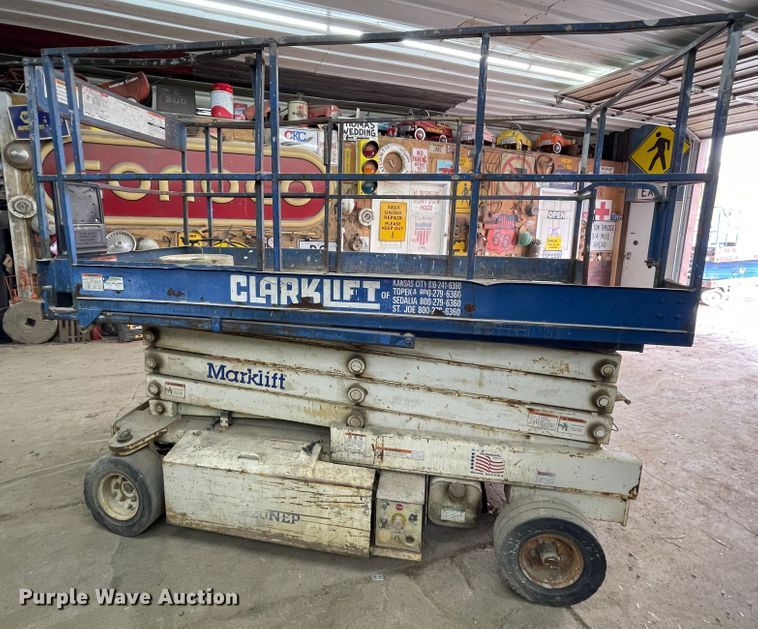 image for item IR9872 1994 Clarklift CH26NEP  scissor lift