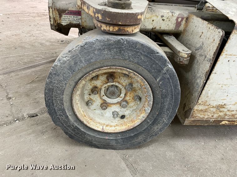 image for item IR9872 1994 Clarklift CH26NEP  scissor lift