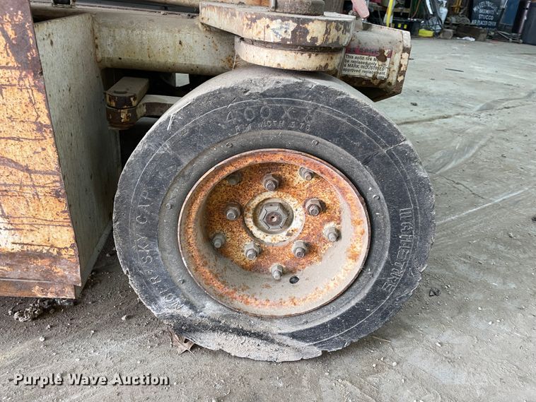 image for item IR9872 1994 Clarklift CH26NEP  scissor lift