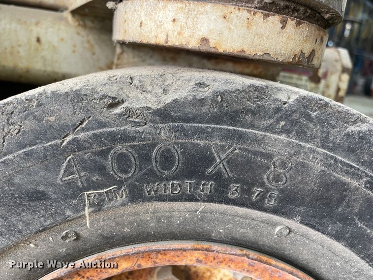 image for item IR9872 1994 Clarklift CH26NEP  scissor lift