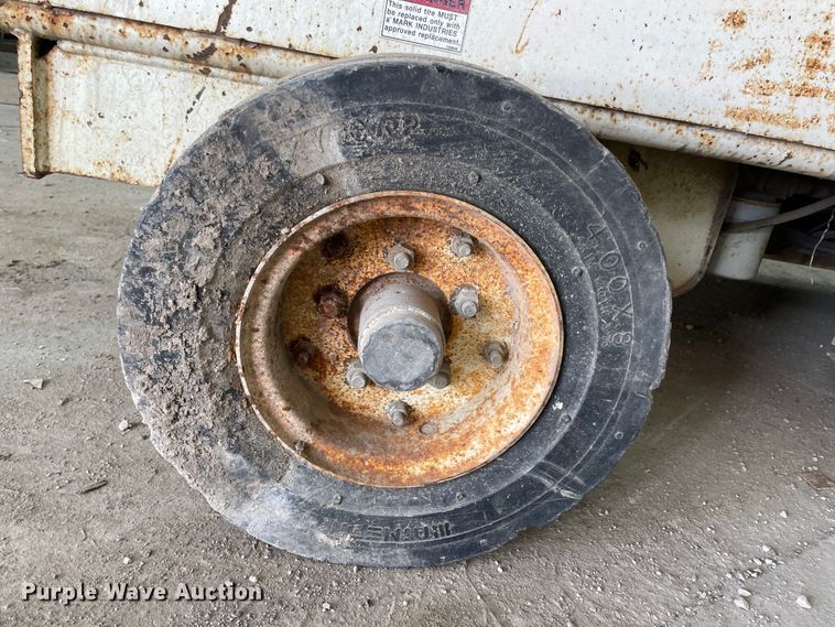 image for item IR9872 1994 Clarklift CH26NEP  scissor lift