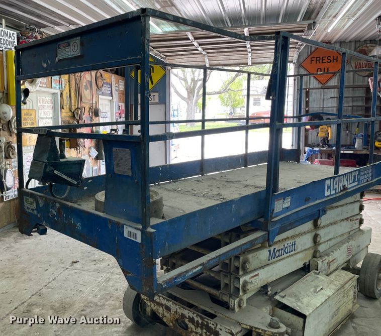 image for item IR9872 1994 Clarklift CH26NEP  scissor lift
